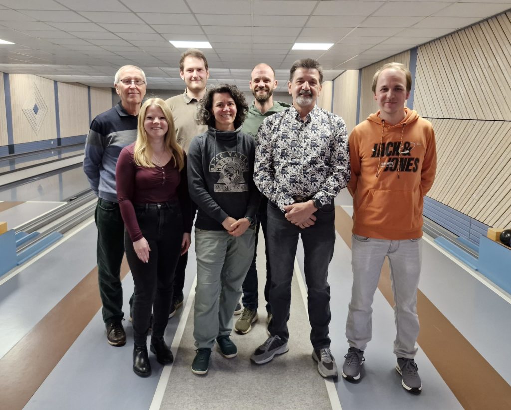 vlnr: Werner Fuchs (Jugendwart (stellvertr.), Vanessa Hieber (Jugendwart), Simon, Wiedemann (Kassier), Line Hammerl (Schriftführer), Kuno Rosentritt (1. Vorstand), Michael Hammerl (2. Vorstand), Jonathan Aug (Sportwart stellvertr.)